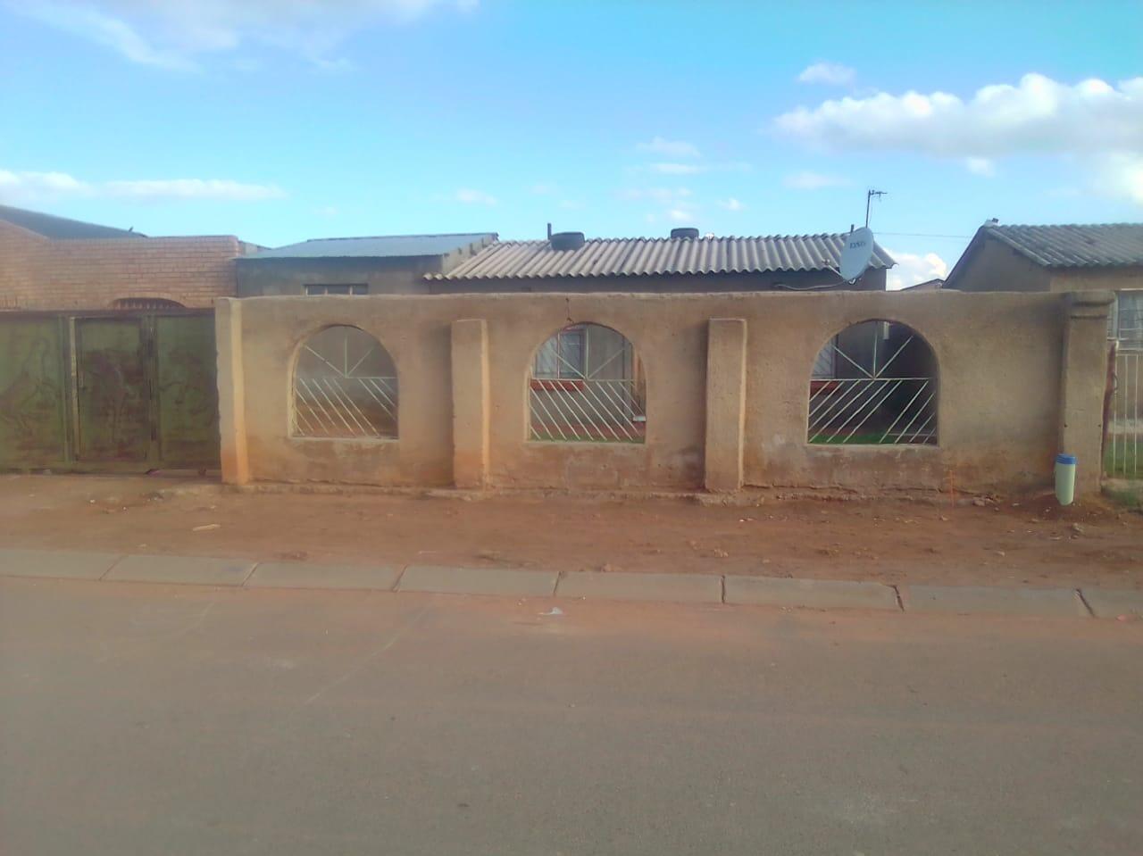 1 Bedroom House in Ndhlazi