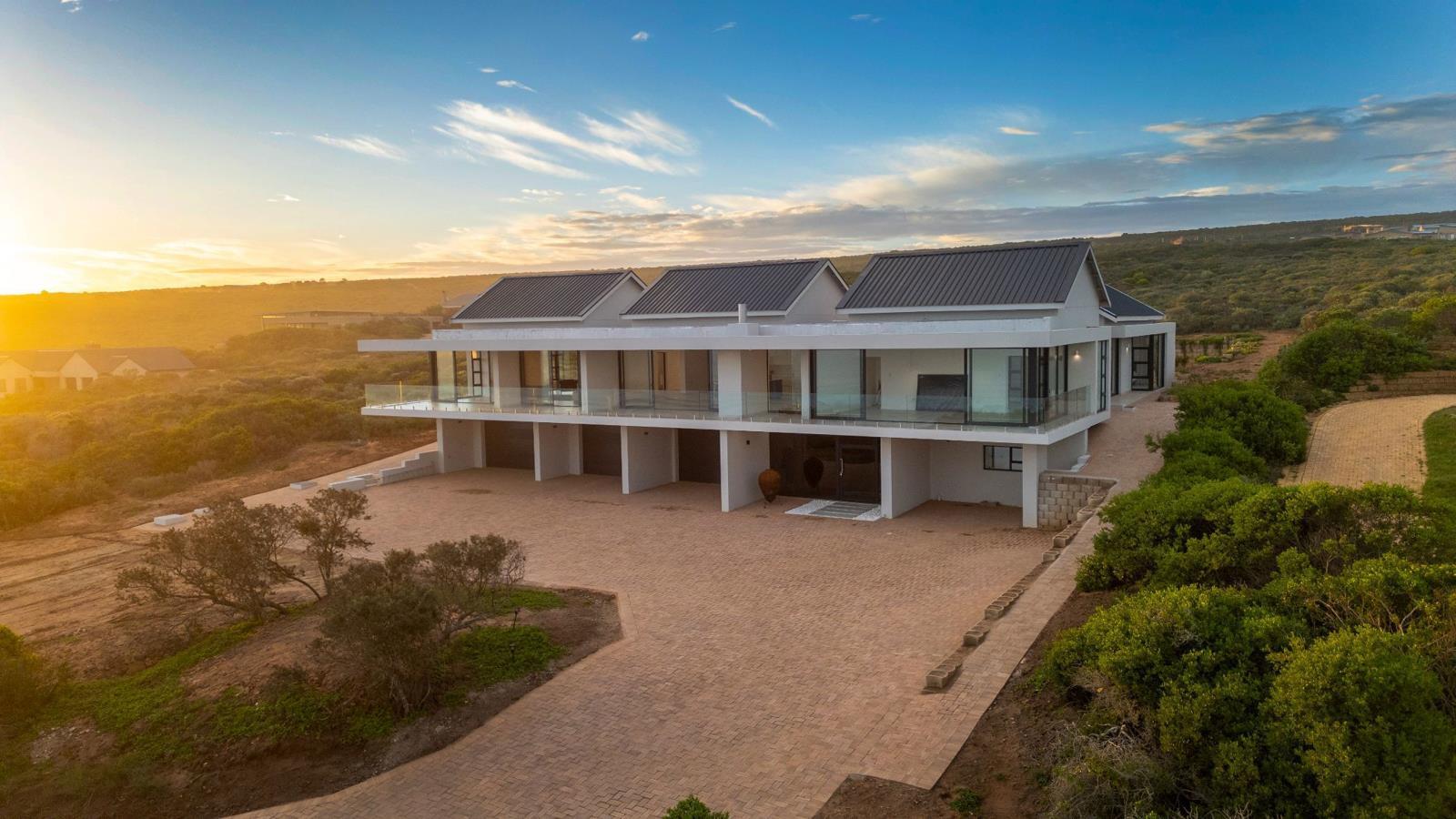 4 Bedroom House in Moquini Coastal Estate