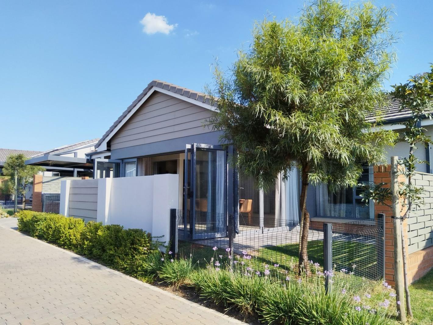 2 Bedroom Townhouse in Waterkloof Ridge