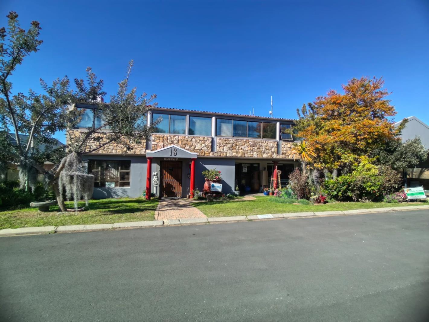4 Bedroom House in Stilbaai Wes