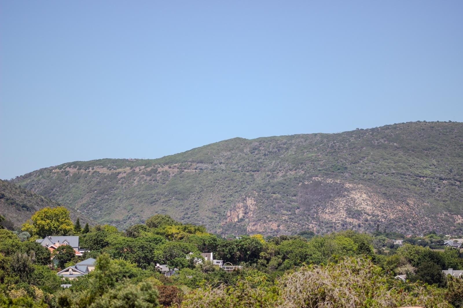 1 965 m² Land available in Hunters Home