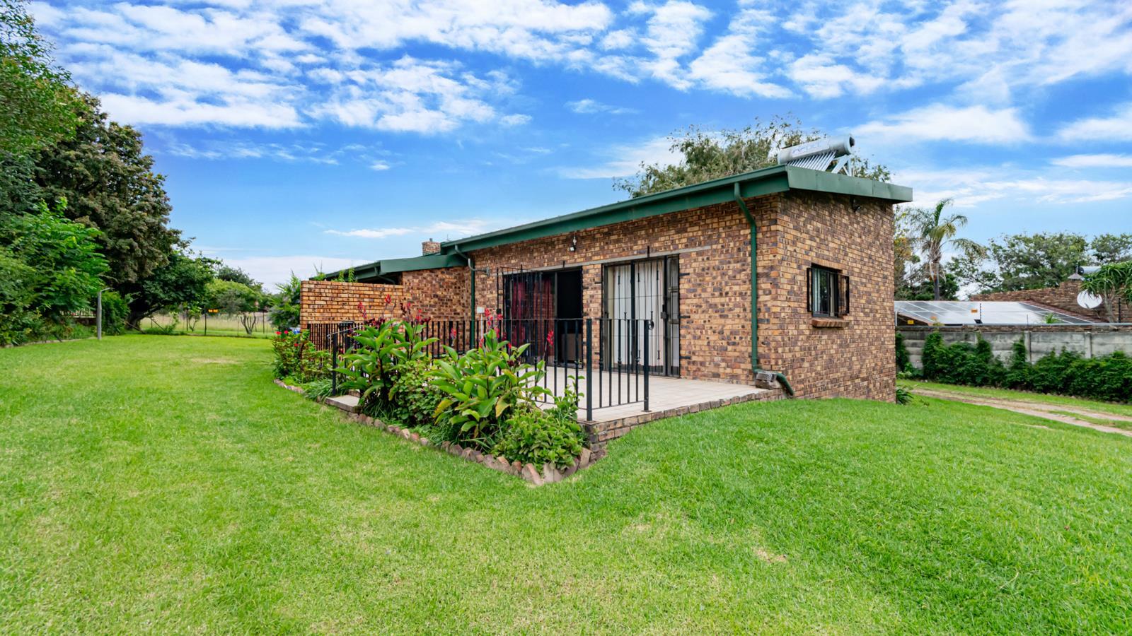 1 Bedroom Garden Cottage in President Park