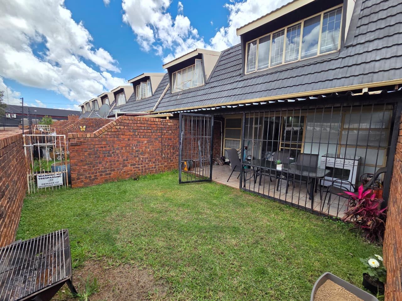 2 Bedroom Townhouse in Sinoville