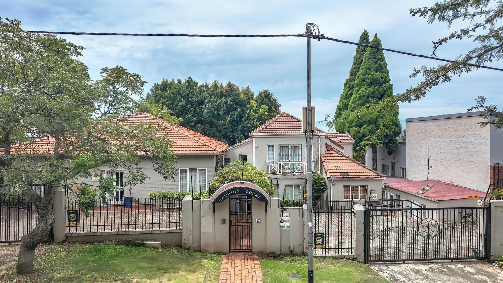 8 Bedroom House in Auckland Park