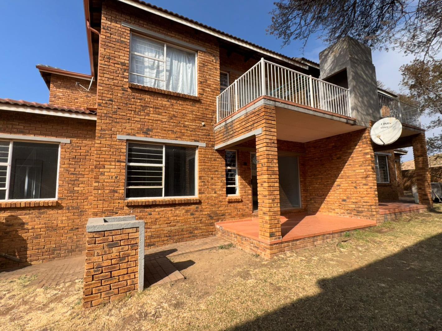 3 Bedroom Apartment in Grobler Park
