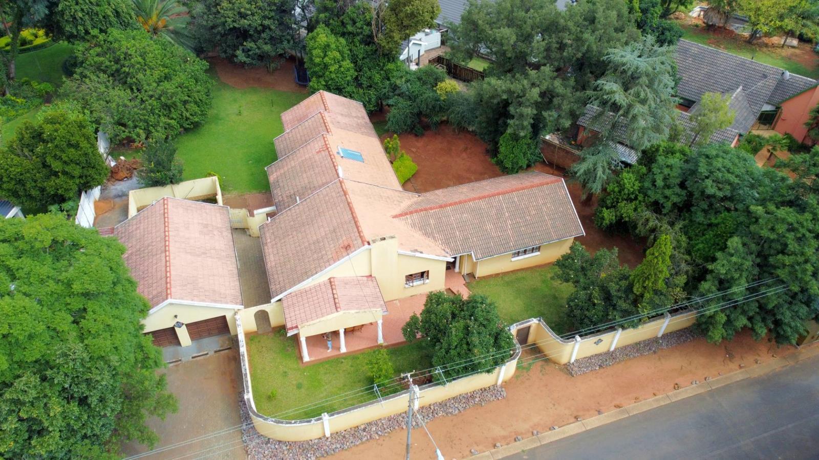 4 Bedroom House in Lynnwood Glen