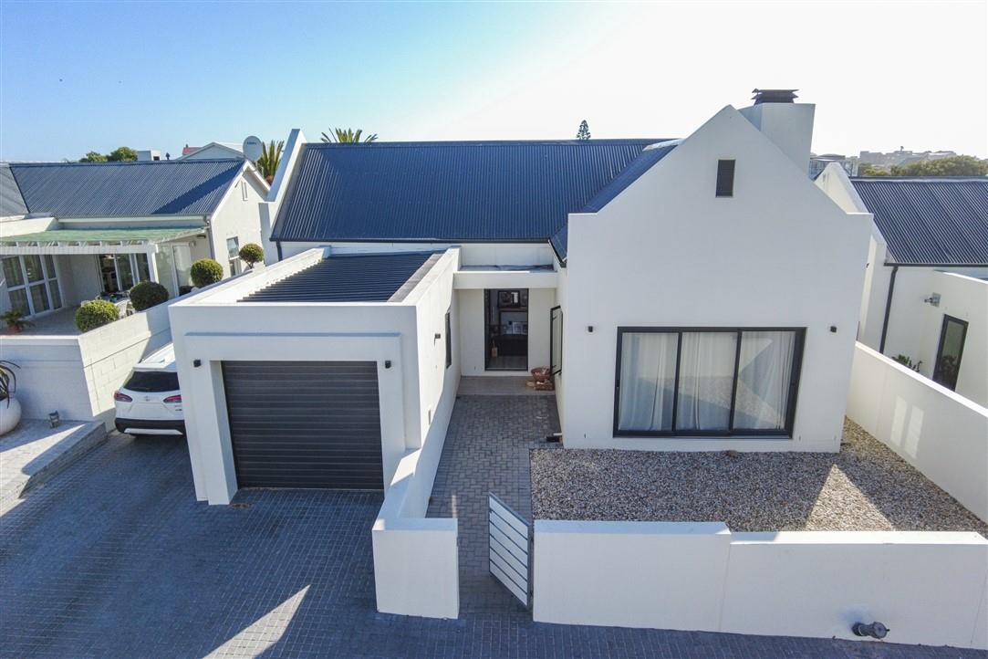 2 Bedroom House in Yzerfontein
