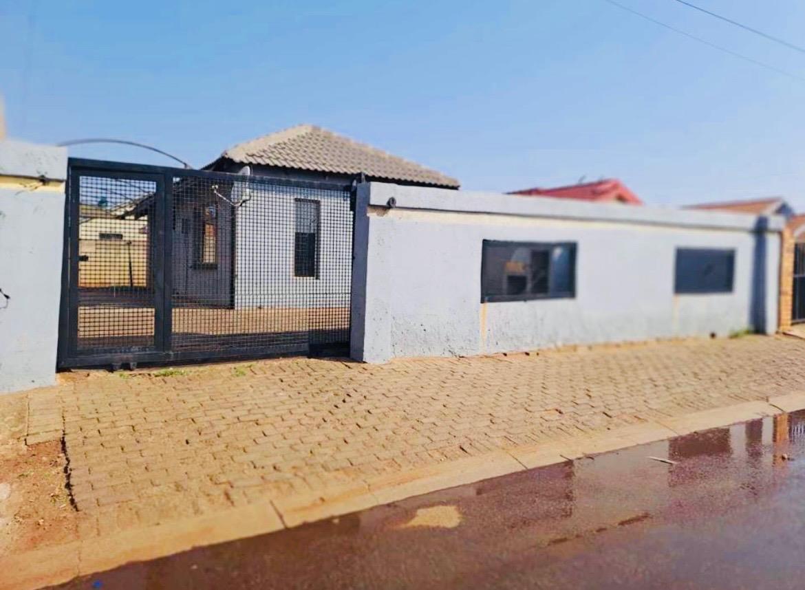 2 Bedroom House in Protea Glen