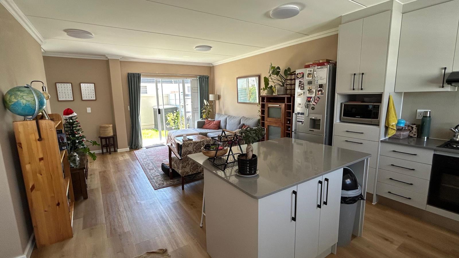 3 Bedroom Townhouse in Table View