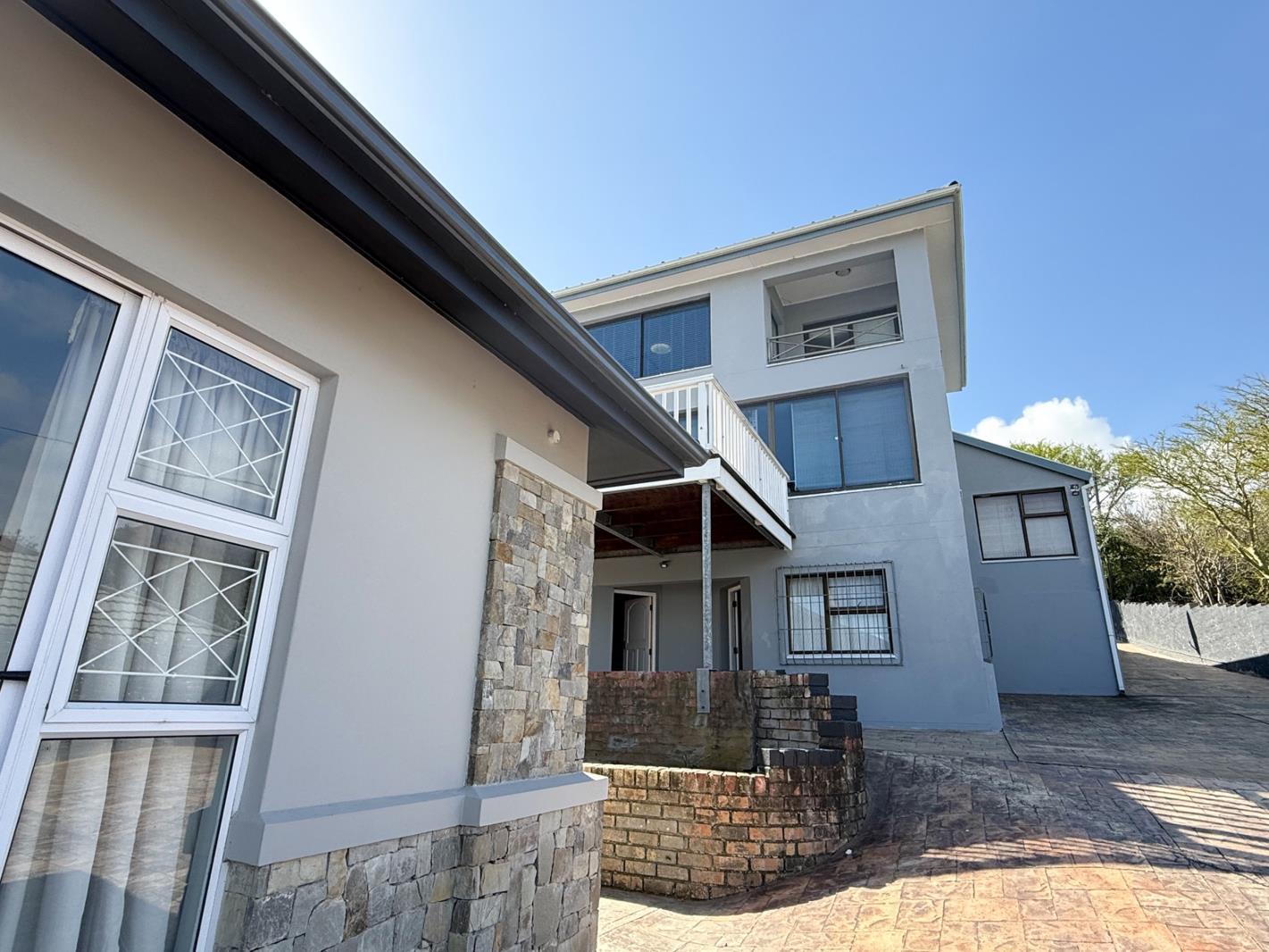 5 Bedroom House in East Bank