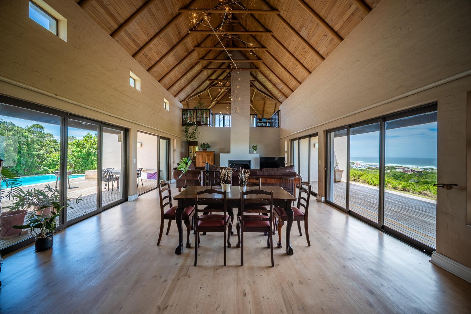 4 Bedroom House in Cape St Francis