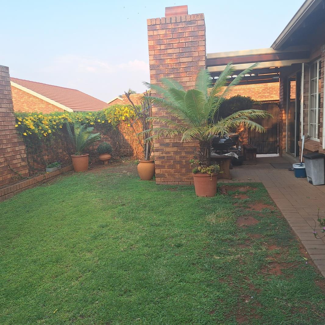 3 Bedroom House in Magalieskruin