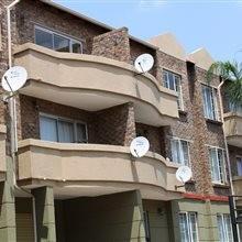 2 Bedroom Flat in Rooihuiskraal North