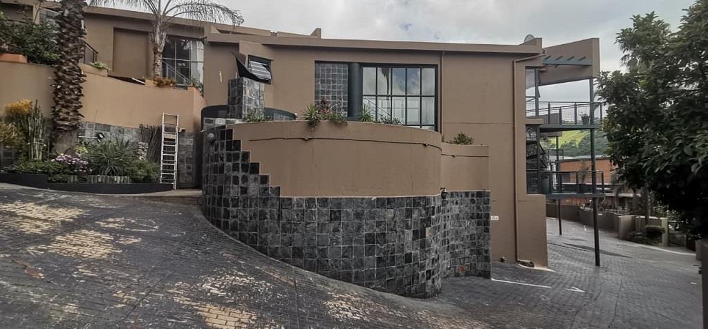 2 Bedroom Cluster in Bassonia