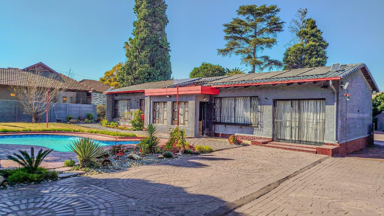3 Bedroom House in Brackendowns