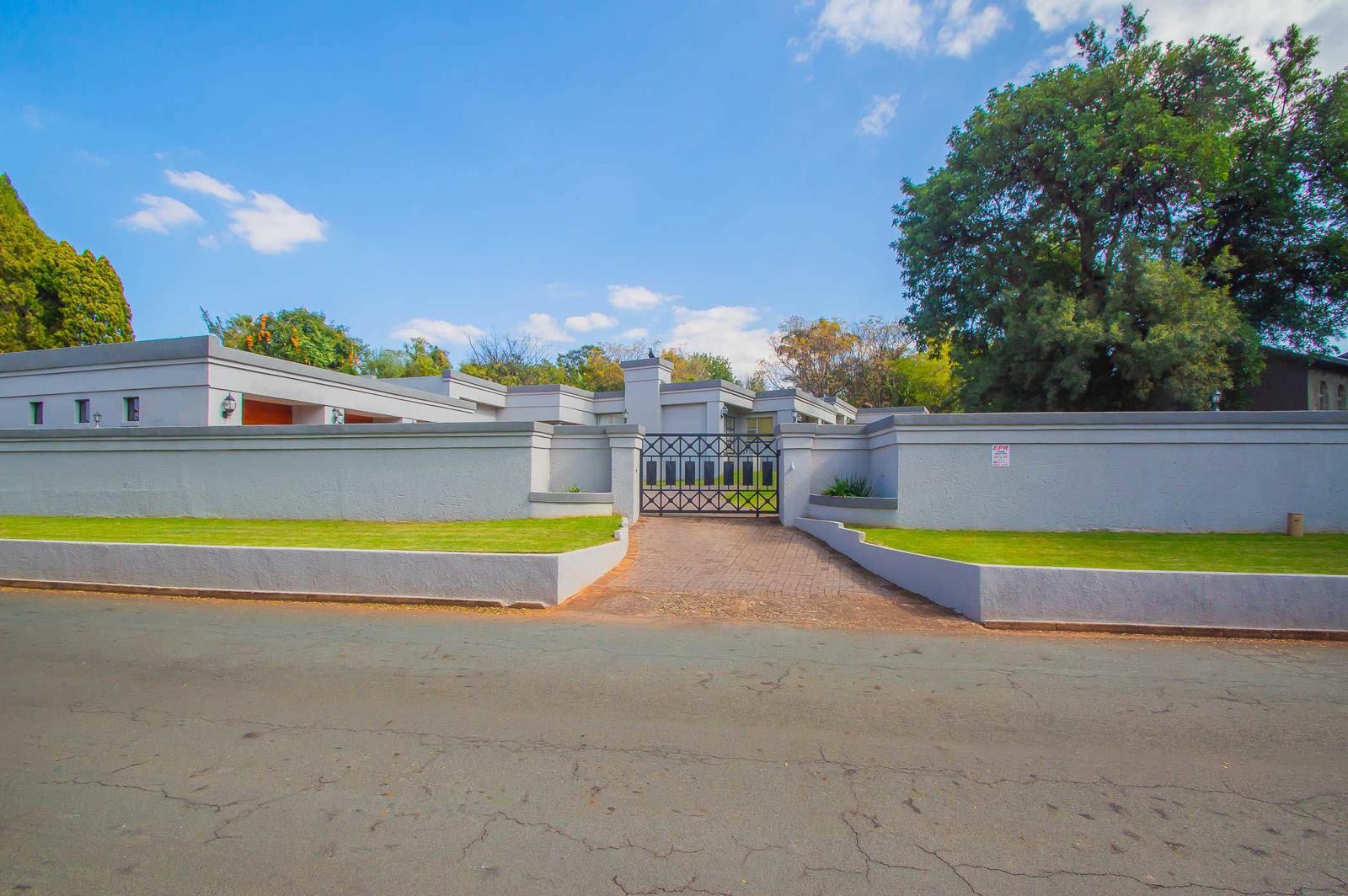 6 Bedroom House in Noordheuwel