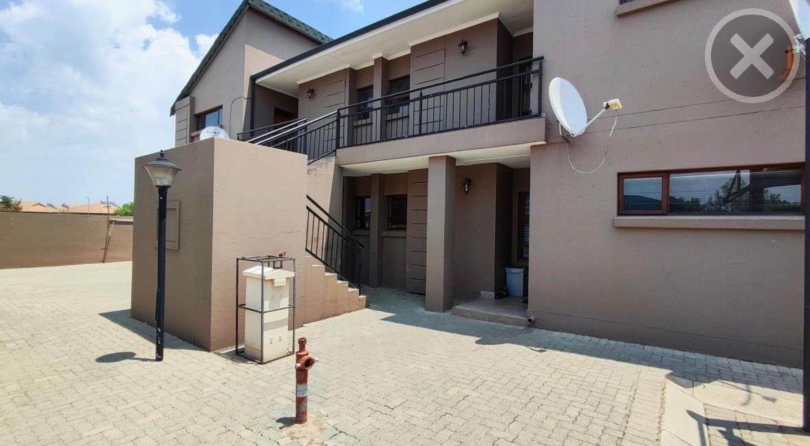 2 Bedroom House in Helderwyk