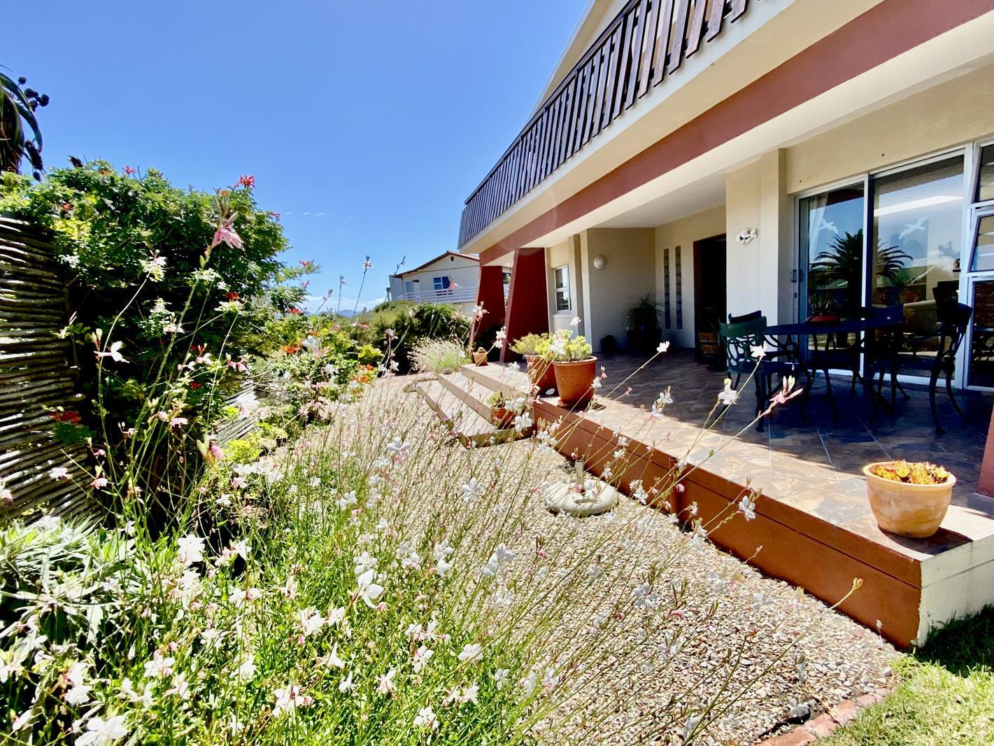 6 Bedroom House in De Kelders