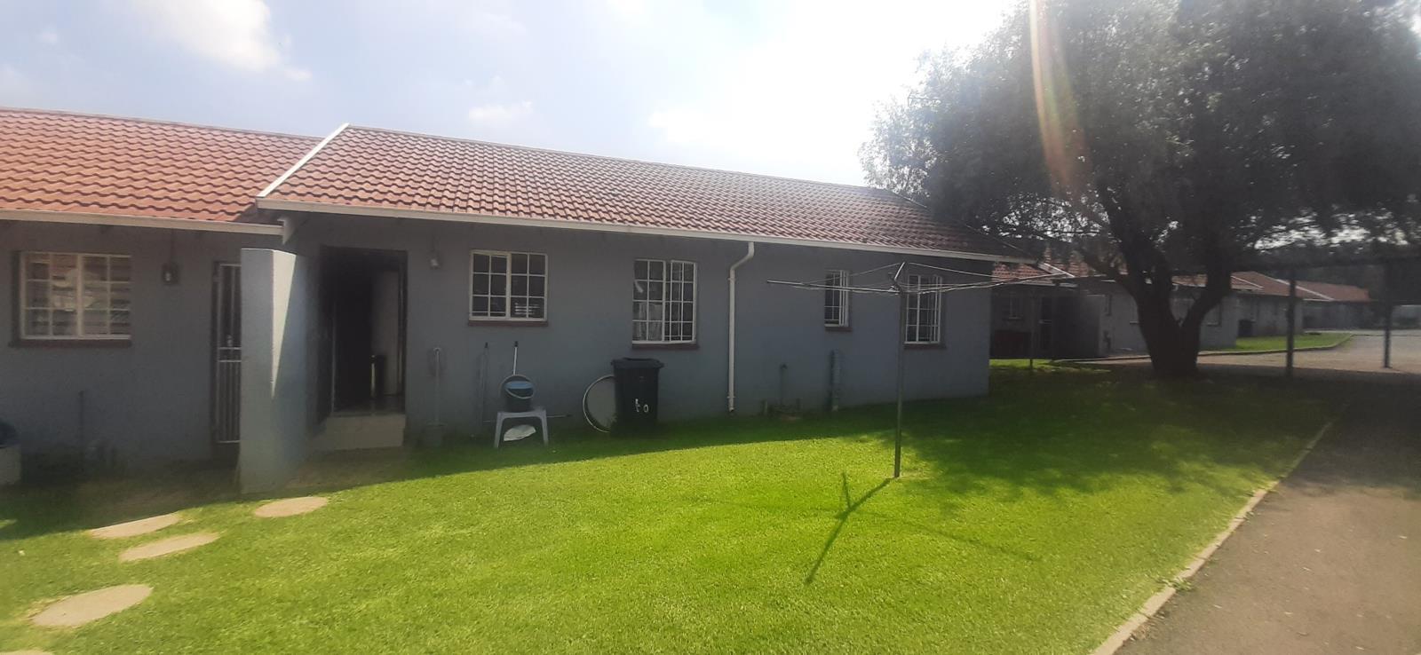 3 Bedroom Townhouse in Roodepoort West