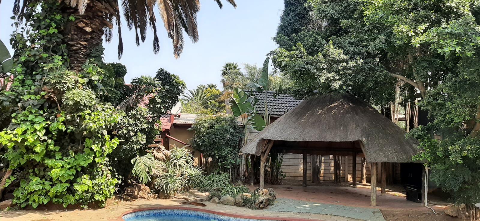 2 Bedroom Garden Cottage in Van Riebeeck Park