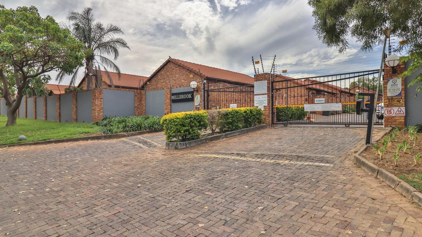 2 Bedroom Townhouse in Halfway Gardens