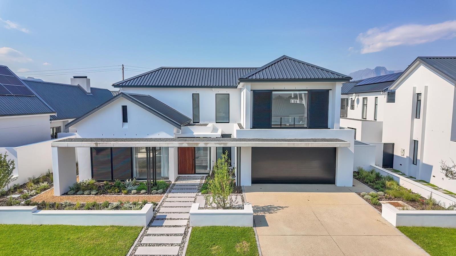 5 Bedroom House in Pearl Valley Golf & Country Estate