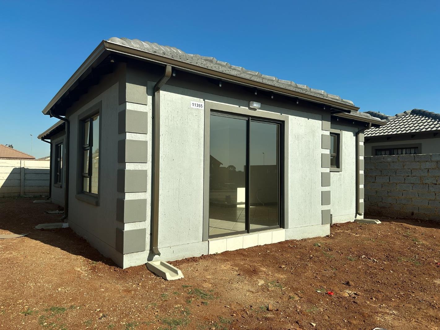 2 Bedroom Simplex in Crystal Park