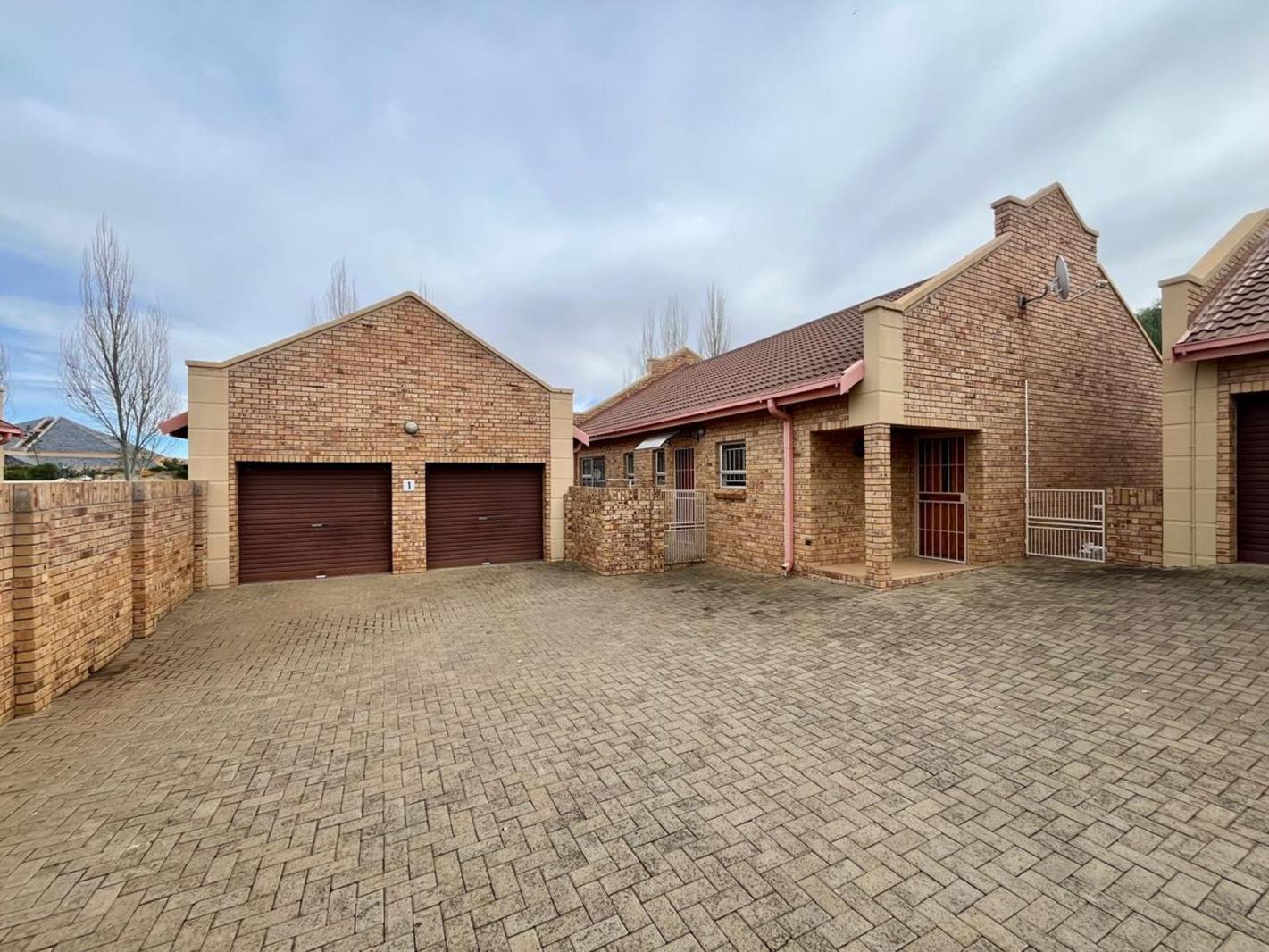3 Bedroom Townhouse in Langenhoven Park