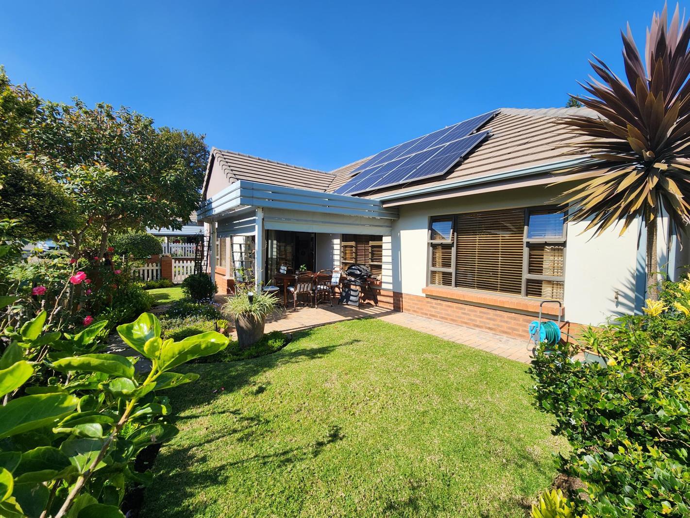 4 Bedroom Simplex in Douglasdale