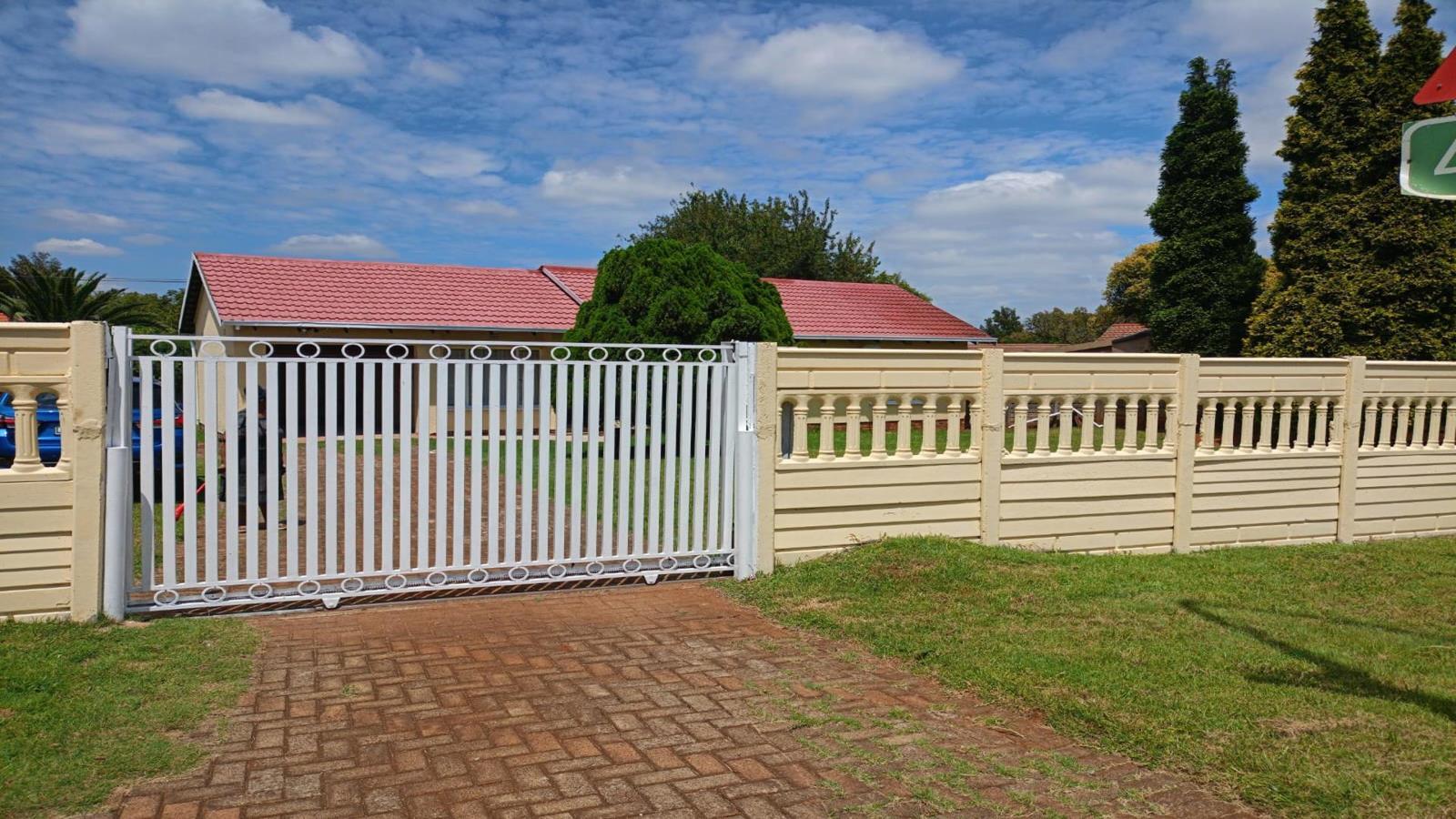 3 Bedroom House in Crystal Park