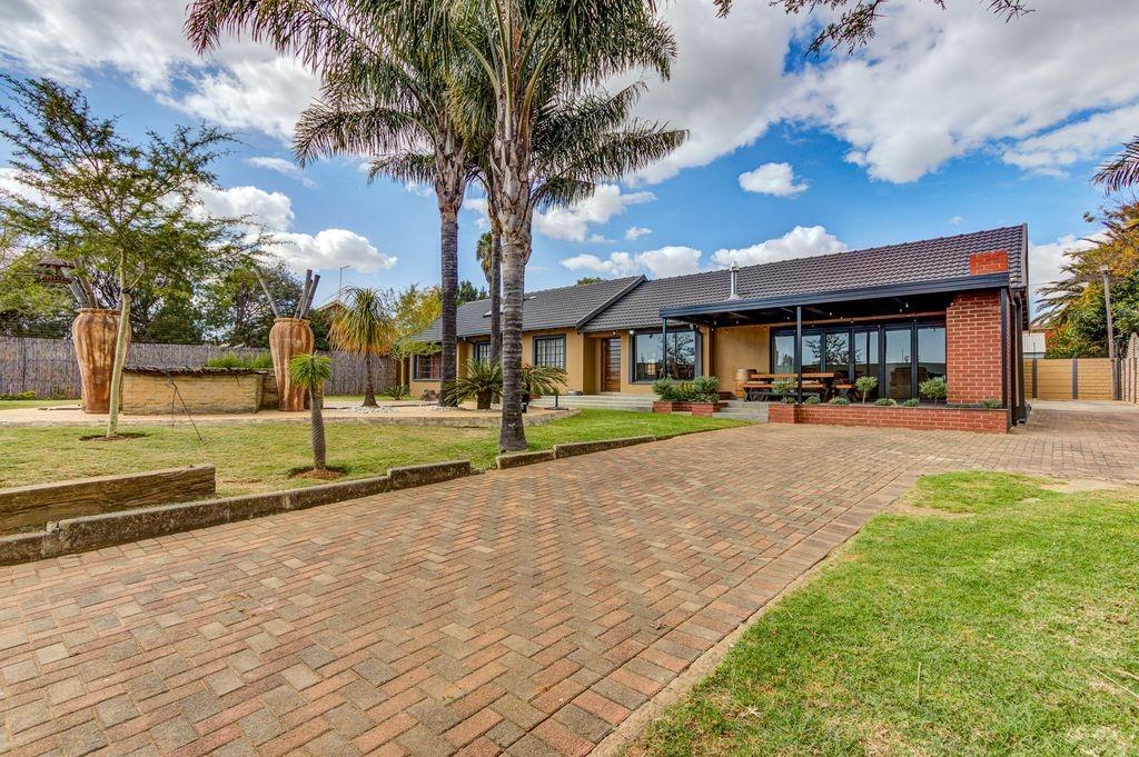 4 Bedroom House in Glen Marais