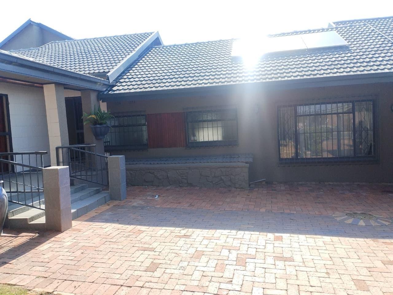 5 Bedroom House in South Hills