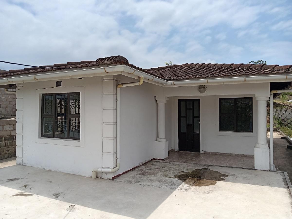 4 Bedroom House in Lovu