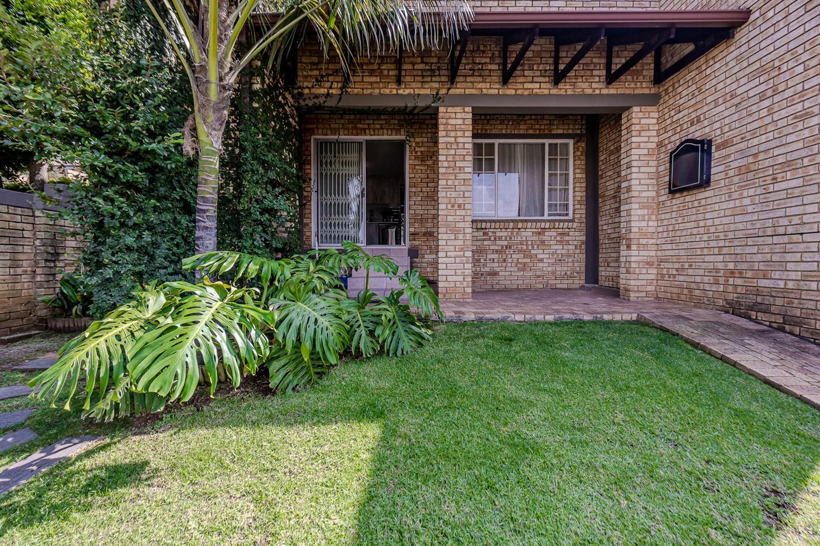 2 Bedroom Townhouse in Wilgeheuwel