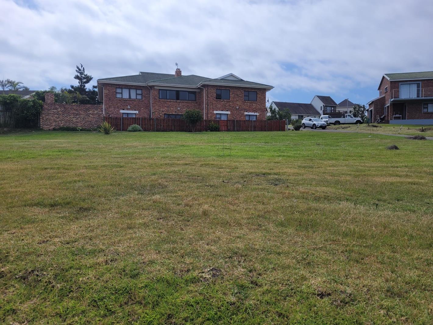 740 m² Land available in Cove Rock