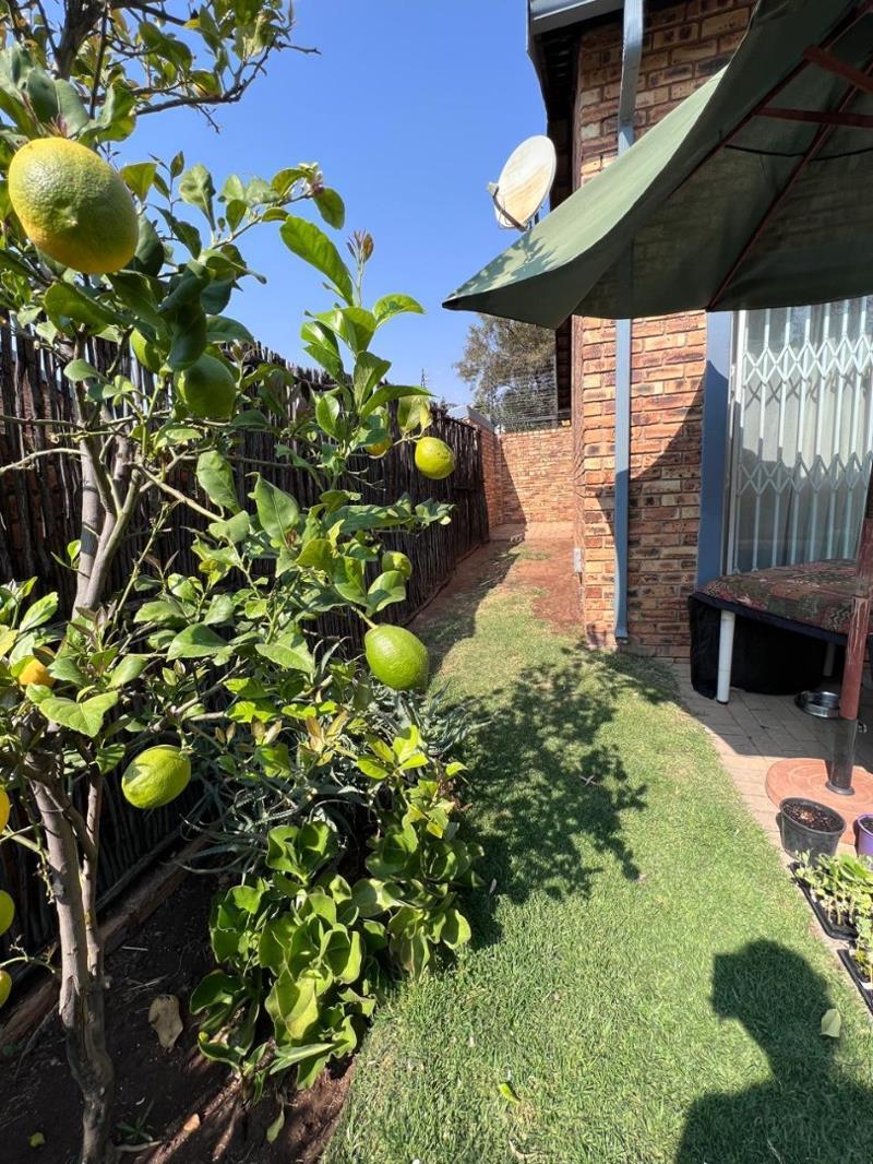 2 Bedroom Townhouse in Wilgeheuwel
