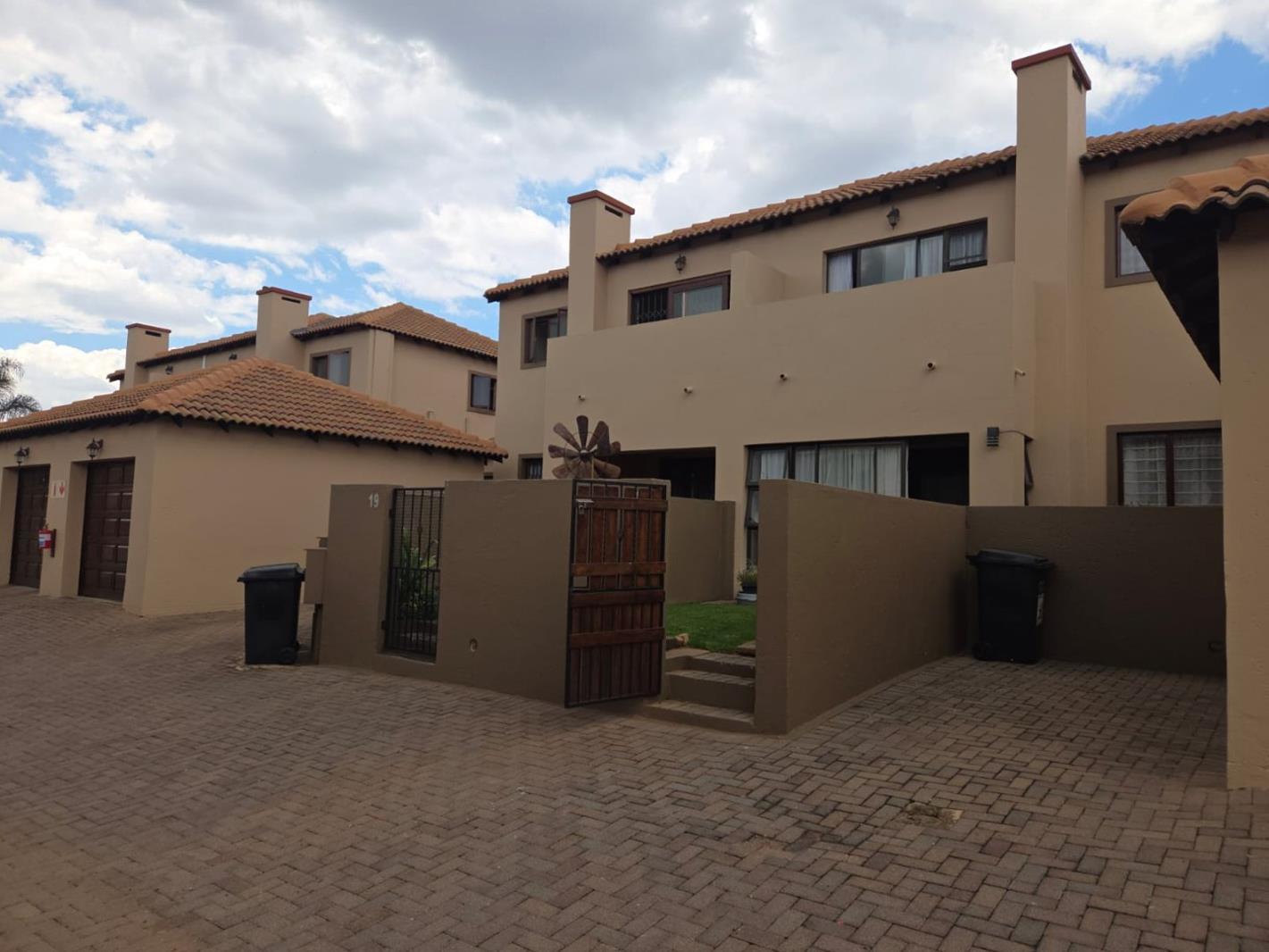 3 Bedroom Townhouse in Noordheuwel