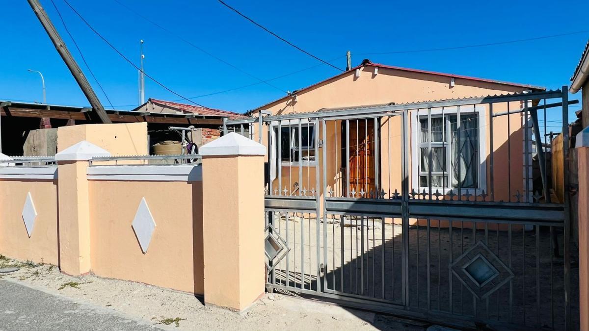 2 Bedroom House in Griffiths Mxenge