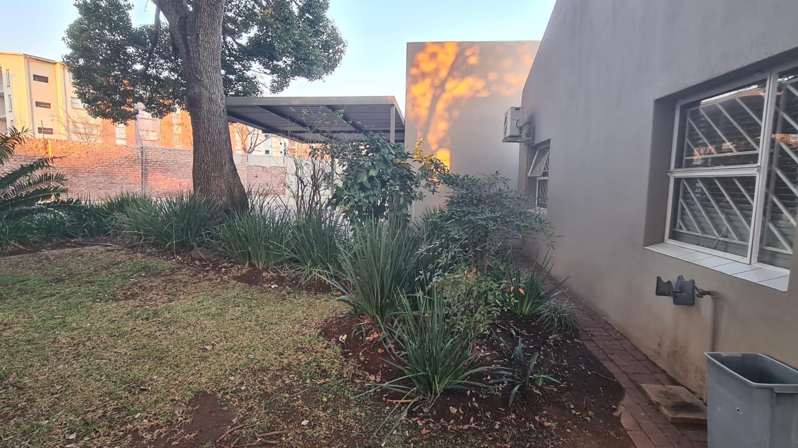 3 Bedroom Simplex in Die Hoewes