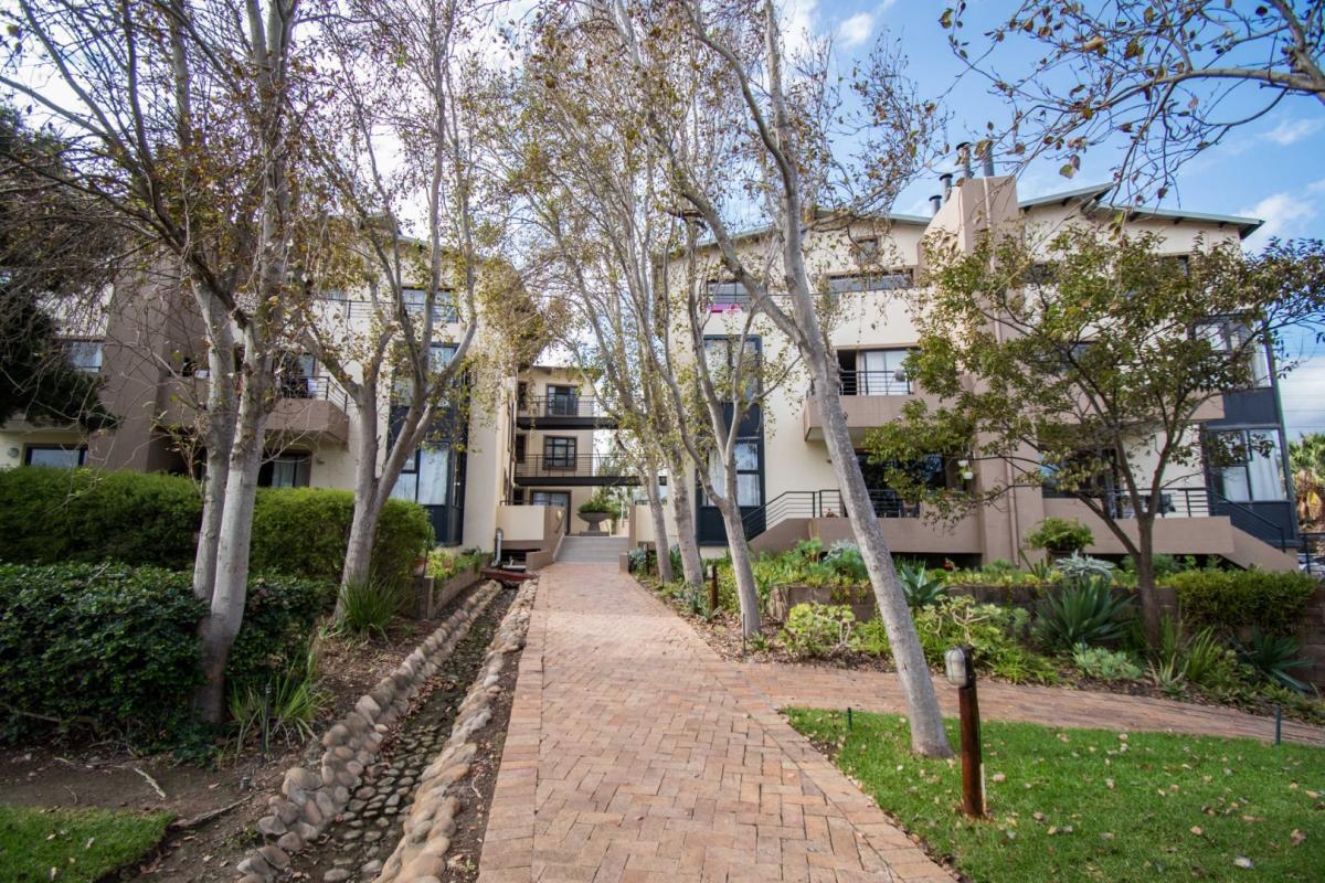 2 Bedroom Apartment in Somerset West Central