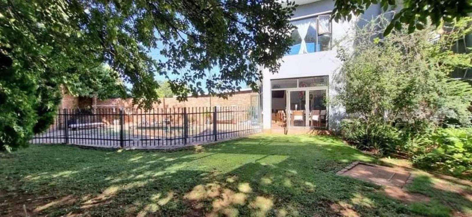 6 Bedroom House in Carters Glen