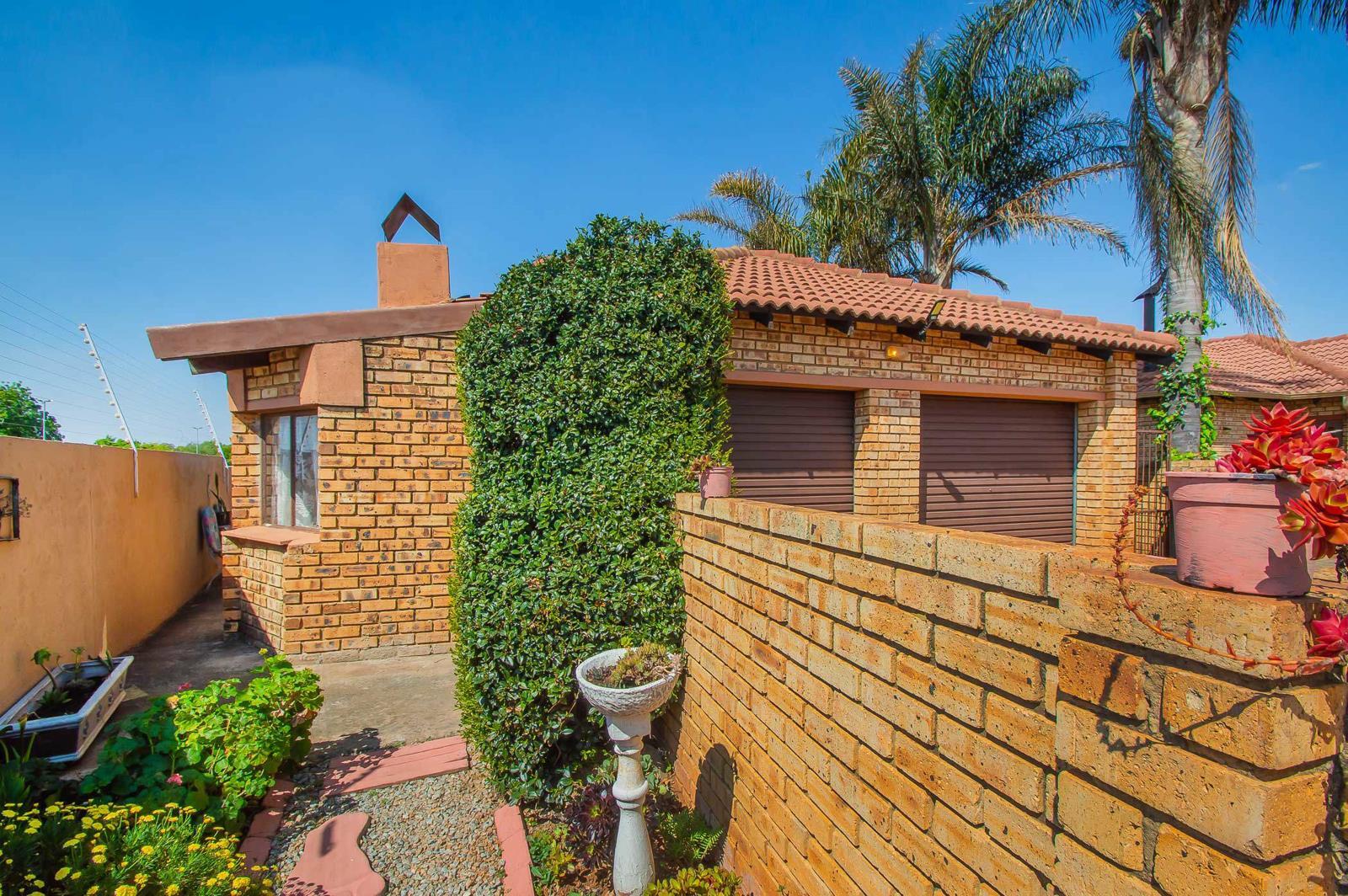 2 Bedroom Cluster in Eike Park