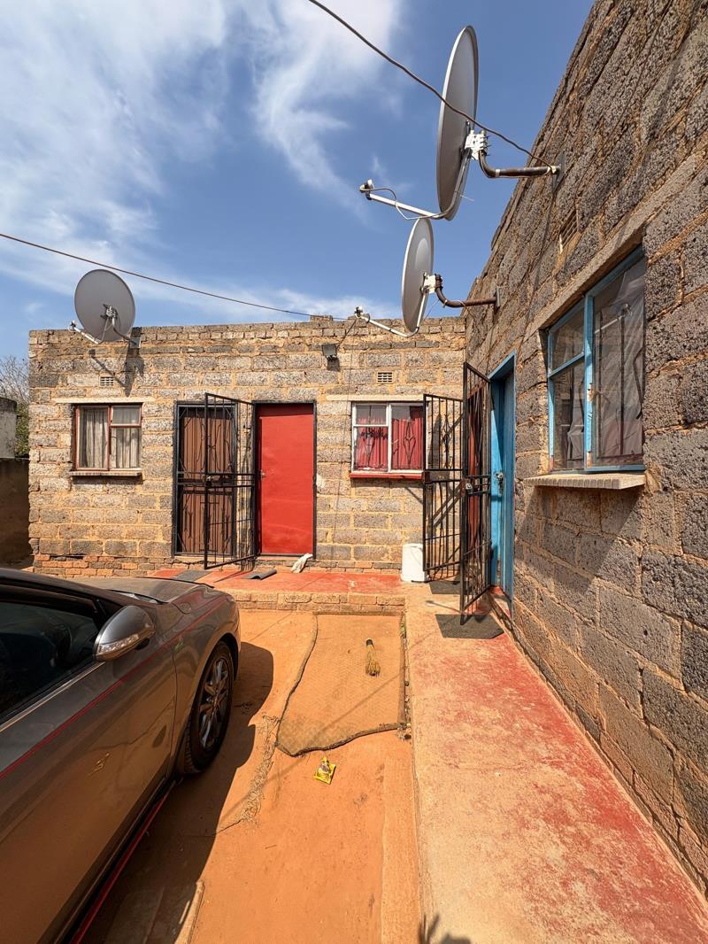 6 Bedroom House in Entshonalanga
