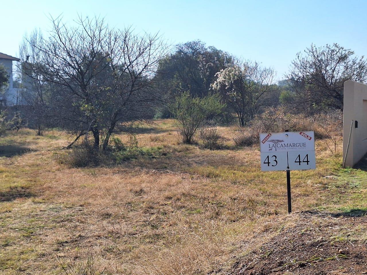 1 305 m² Land available in Melodie