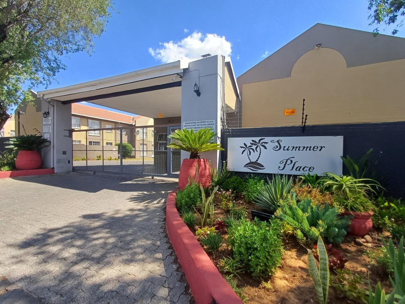 3 Bedroom Townhouse in Verwoerdpark