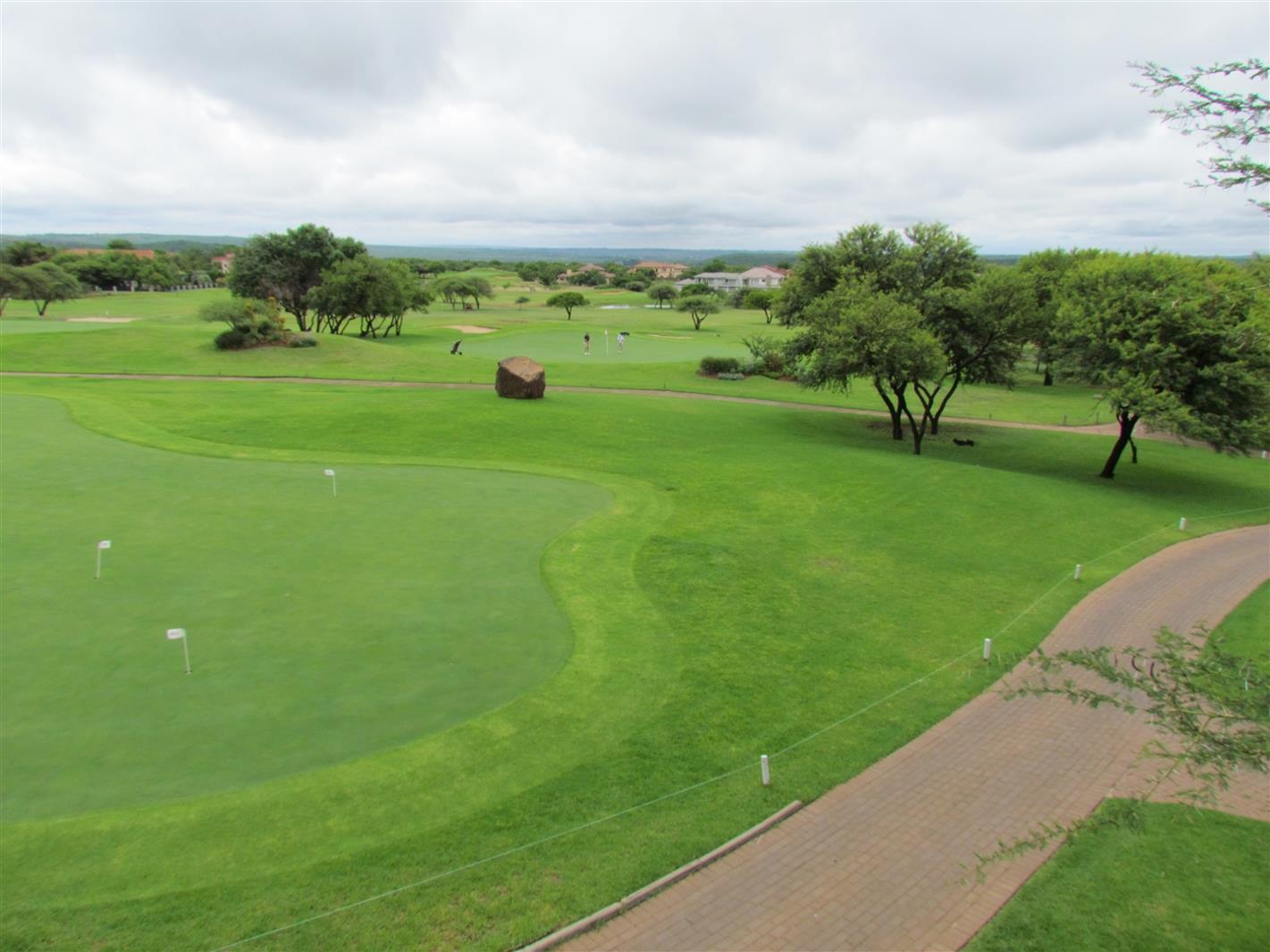 950 m² Land available in Pebble Rock