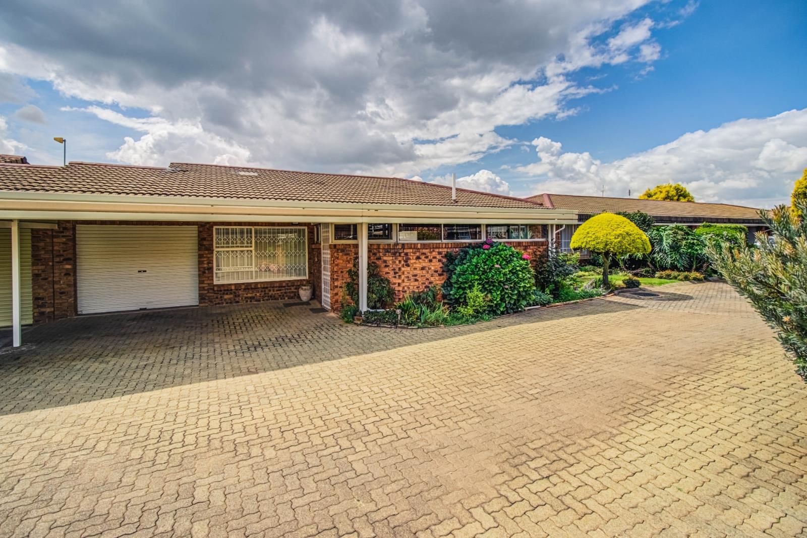 2 Bedroom Townhouse in Brentwood Park