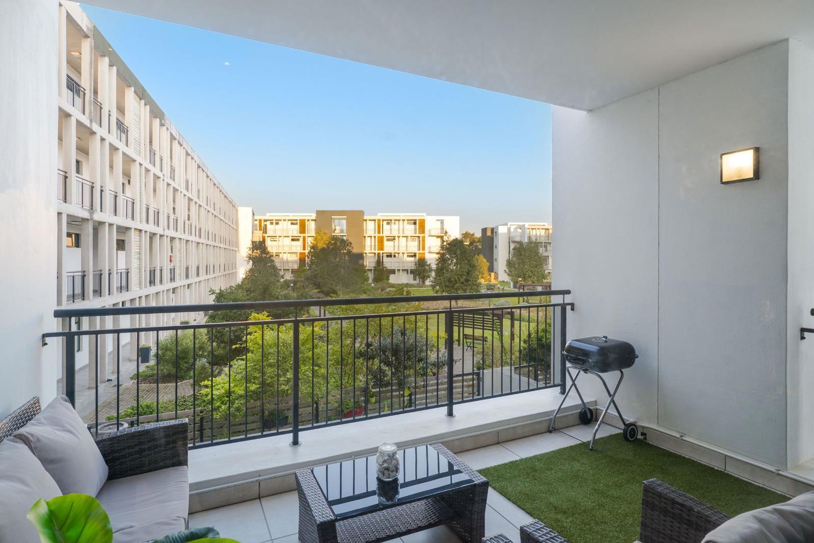3 Bedroom Apartment in Somerset West Central