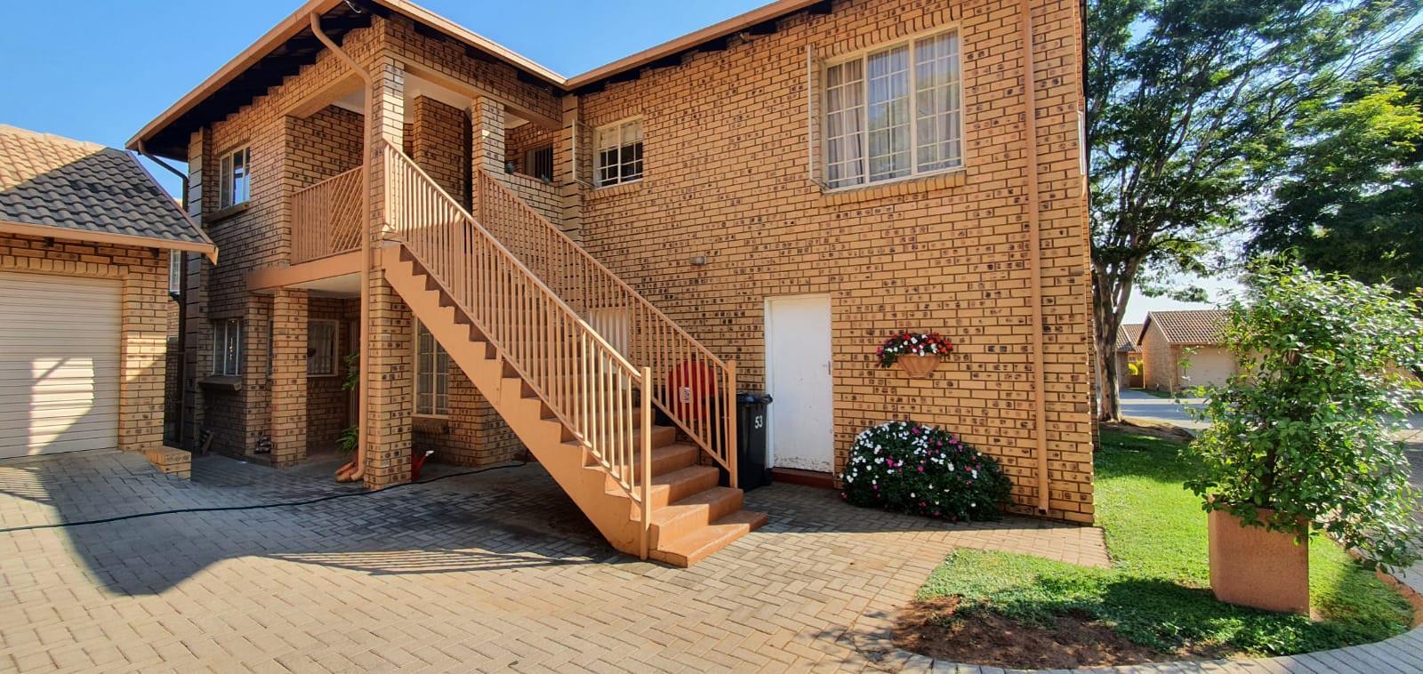 2 Bedroom Townhouse in Magalieskruin