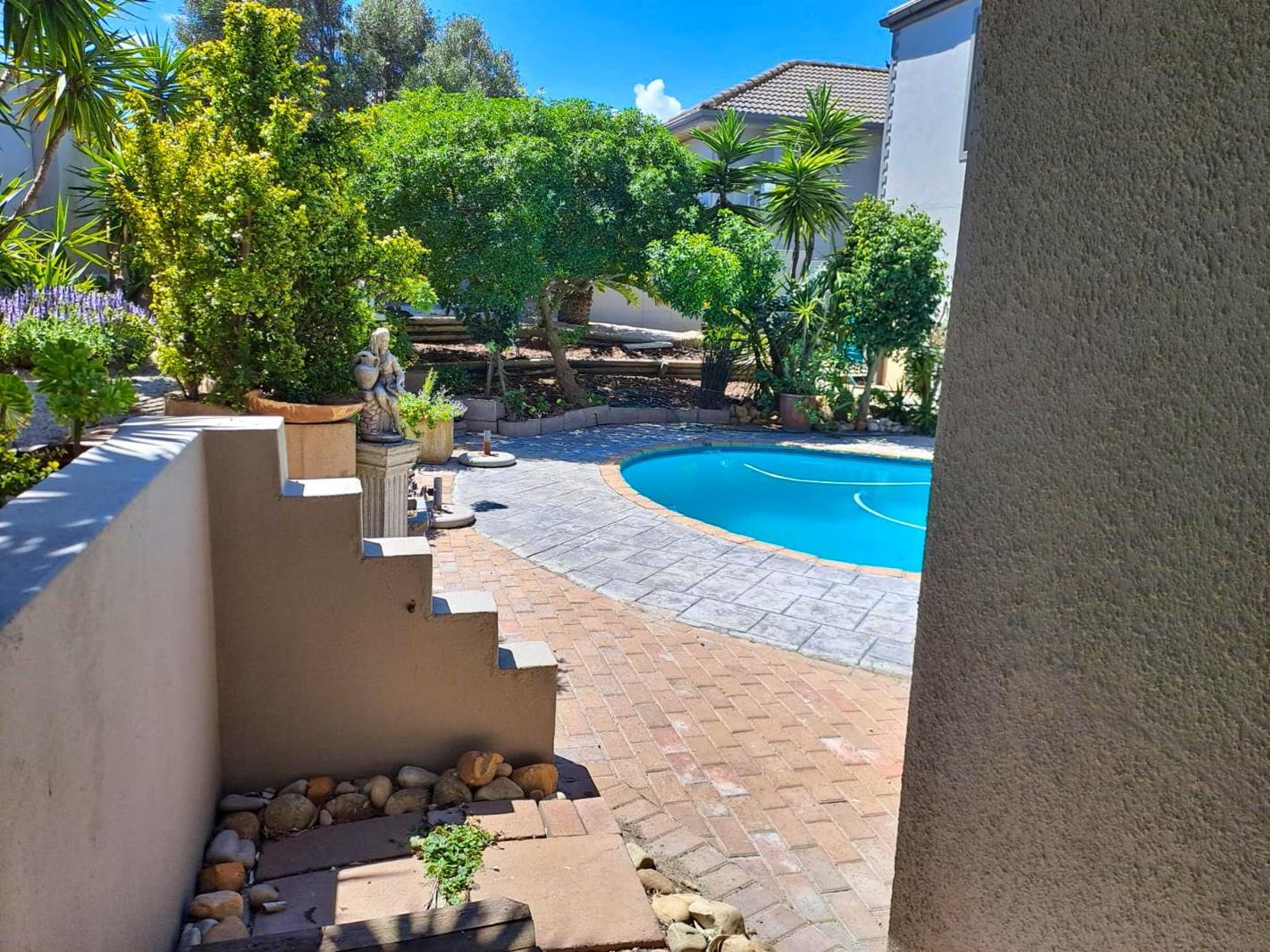 2 Bedroom Garden Cottage in West Beach